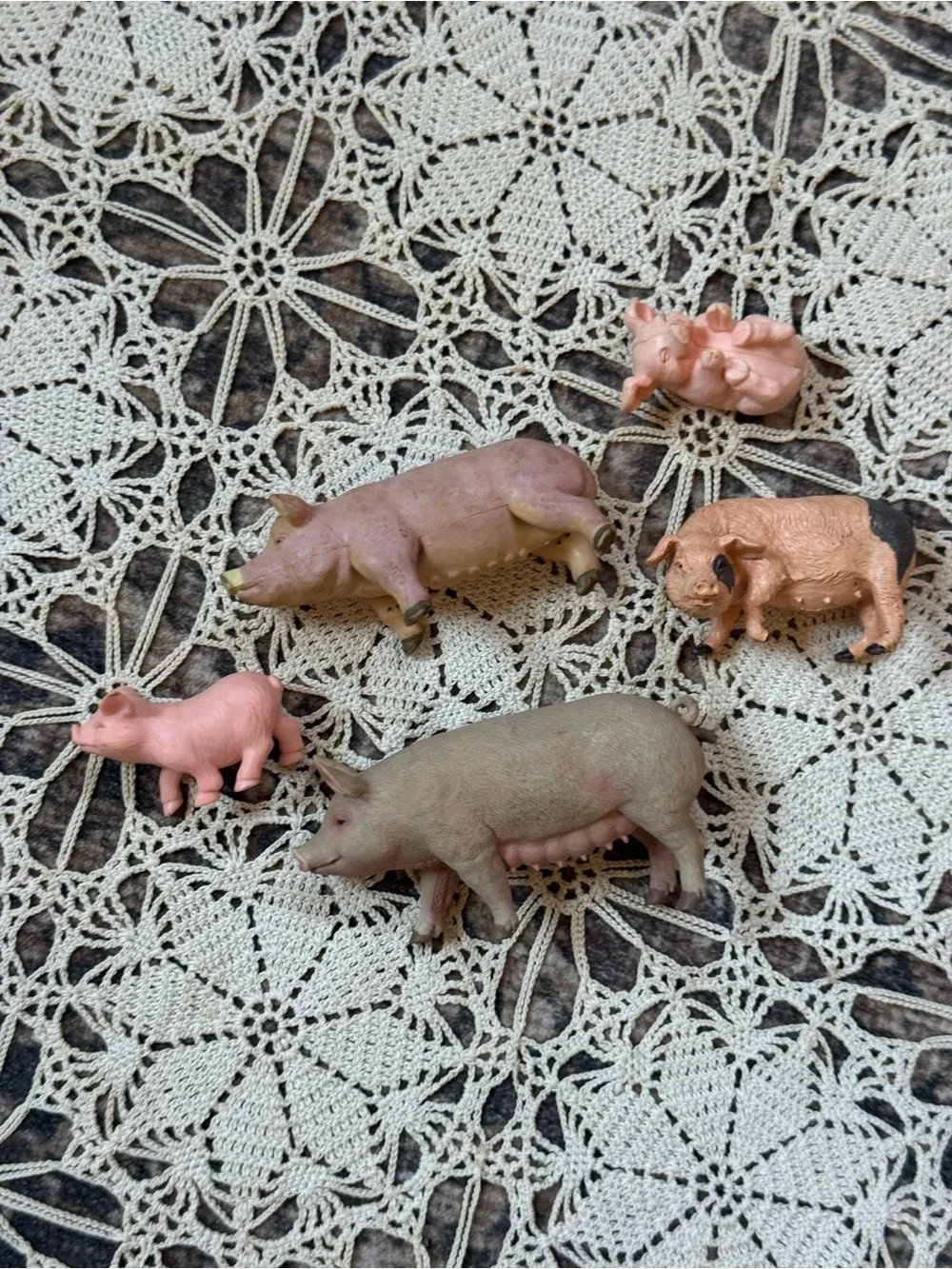 Vintage Pig Figurine Lot of 5 – Farm Animal Miniatures Mixed Styles